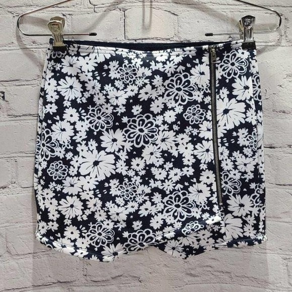 Abercrombie Kids Floral Black and white skirt - Picture 5 of 14